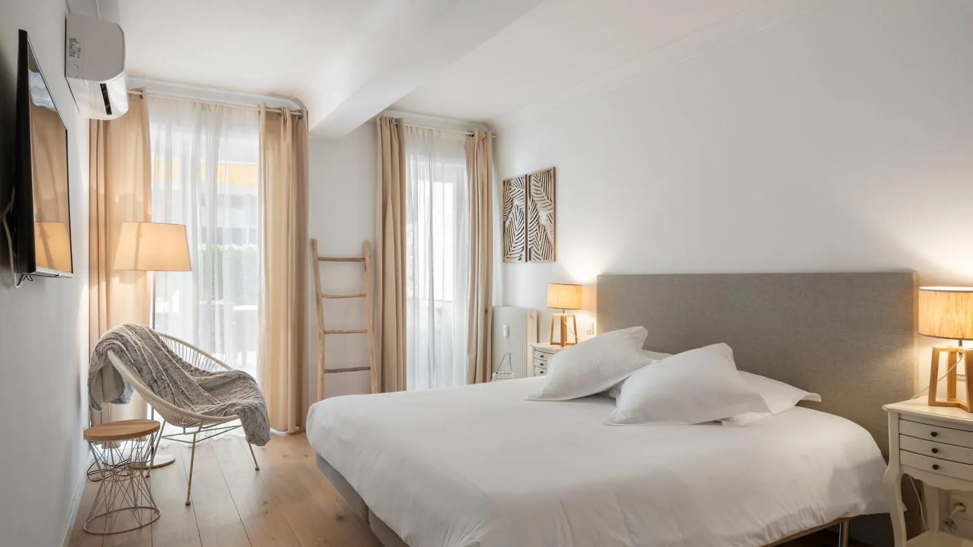 Apartment Cannes Center, Nice 110M2, 3Br & 3Bth, Terrace