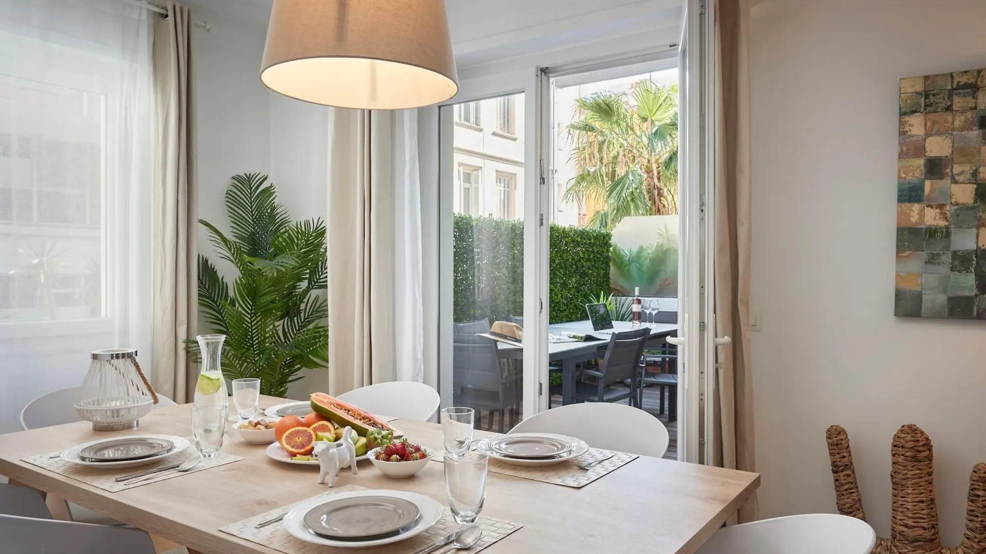 Apartment Cannes Center, Nice 110M2, 3Br & 3Bth, Terrace